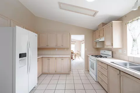 Kitchen - 4650 Dulin Rd #162, Fallbrook, CA 92028 photo 2 of 3