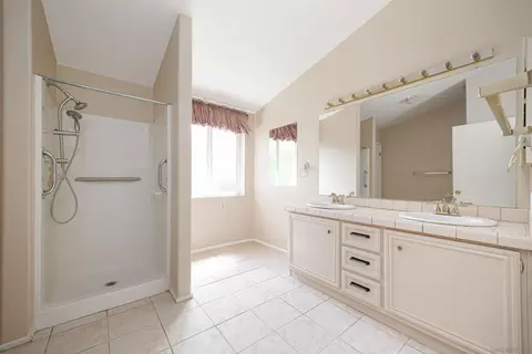Bath - 4650 Dulin Rd #162, Fallbrook, CA 92028 photo 2 of 2