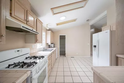 Kitchen - 4650 Dulin Rd #162, Fallbrook, CA 92028 photo 3 of 3