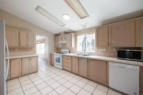 Kitchen - 4650 Dulin Rd #162, Fallbrook, CA 92028 photo 1 of 3