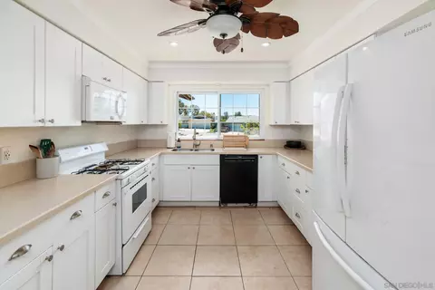 Kitchen - 3325 Heather Ln, Oceanside, CA 92056 photo 2 of 3