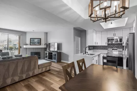 510 Camino De La Reina #102, San Diego, CA 92108