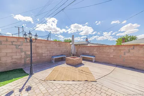 Exterior - 44551 Stanridge Ave, Lancaster, CA 93535 photo 6 of 8