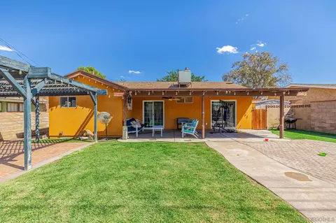 Exterior - 44551 Stanridge Ave, Lancaster, CA 93535 photo 5 of 8