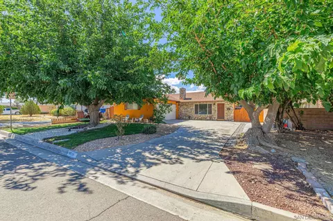 Exterior - 44551 Stanridge Ave, Lancaster, CA 93535 photo 2 of 8