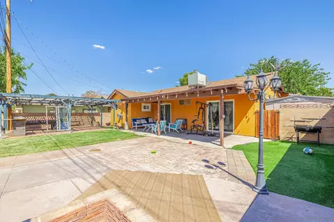 Exterior - 44551 Stanridge Ave, Lancaster, CA 93535 photo 7 of 8