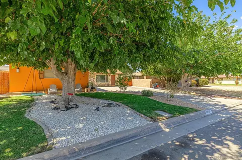 Exterior - 44551 Stanridge Ave, Lancaster, CA 93535 photo 3 of 8