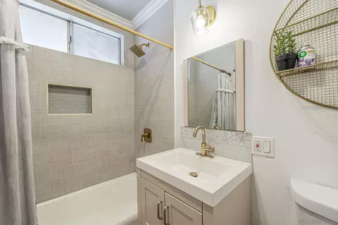 Bath - 44551 Stanridge Ave, Lancaster, CA 93535 photo 1 of 3