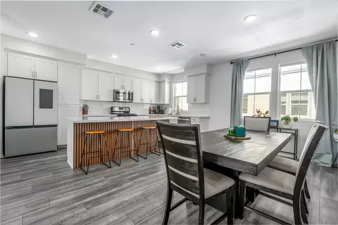 449 Atlas Gln, Escondido, CA 92025