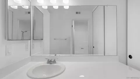 Bath - 1508 Granite Hills Dr #E, El Cajon, CA 92019 photo 4 of 5