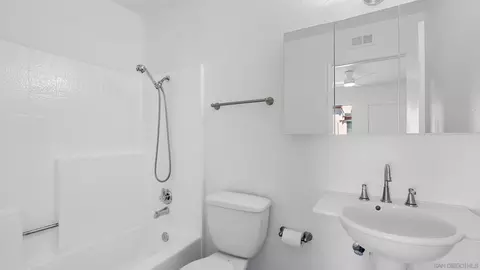 Bath - 1508 Granite Hills Dr #E, El Cajon, CA 92019 photo 3 of 5