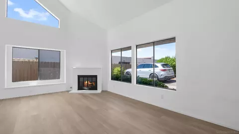Living - 1508 Granite Hills Dr #E, El Cajon, CA 92019 photo 2 of 4