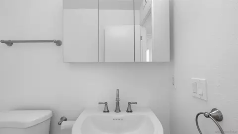 Bath - 1508 Granite Hills Dr #E, El Cajon, CA 92019 photo 2 of 5