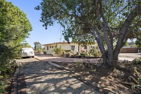 Exterior - 4310 Resmar Rd, La Mesa, CA 91941 photo 7 of 20