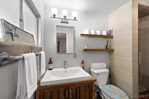 Bath - 4310 Resmar Rd, La Mesa, CA 91941 photo 4 of 9