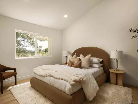 2163 Caminito Circulo Norte, La Jolla, CA 92037 photo 16