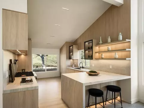 2163 Caminito Circulo Norte, La Jolla, CA 92037 photo 3