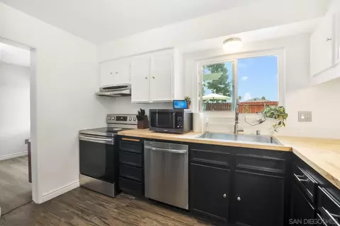 Kitchen - 10313 Princess Marcie Dr, Santee, CA 92071 photo 3 of 3
