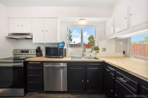 10313 Princess Marcie Dr, Santee, CA 92071