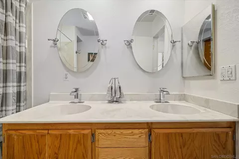 Bath - 9731 Lakeview Rd, Lakeside, CA 92040 photo 1 of 4