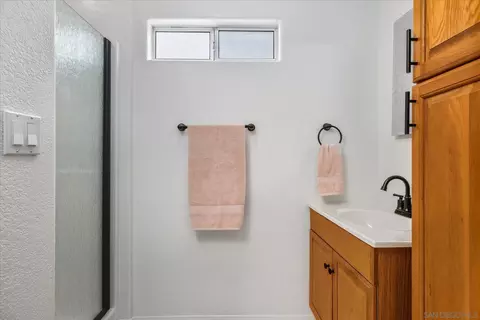 Bath - 9731 Lakeview Rd, Lakeside, CA 92040 photo 3 of 4
