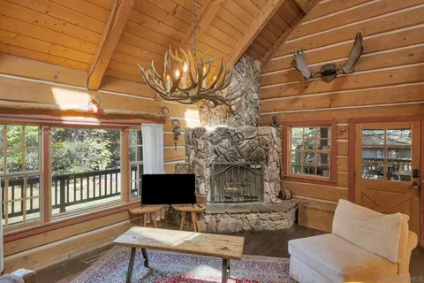 Living - 3131 Pera Alta Dr, Julian, CA 92036 photo 4 of 4