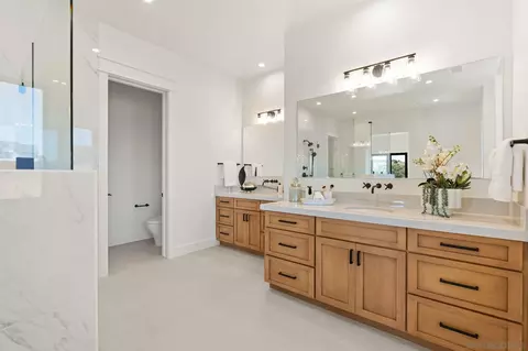 Bath - 5120 Creek Oak Dr, Fallbrook, CA 92028 photo 1 of 6