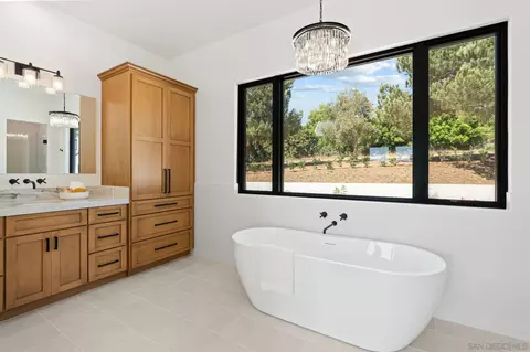 Bath - 5120 Creek Oak Dr, Fallbrook, CA 92028 photo 3 of 6