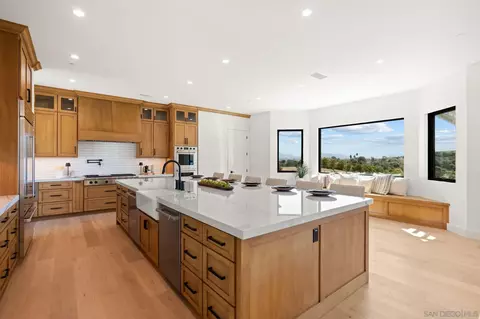Kitchen - 5120 Creek Oak Dr, Fallbrook, CA 92028 photo 2 of 3