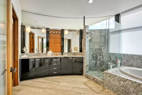 Bath - 12911 Via Grimaldi, Del Mar, CA 92014 photo 1 of 5