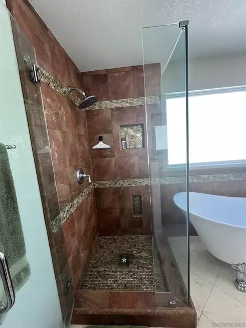 Bath - 2176 Eastridge Loop, Oxnard, CA 93036 photo 4 of 6
