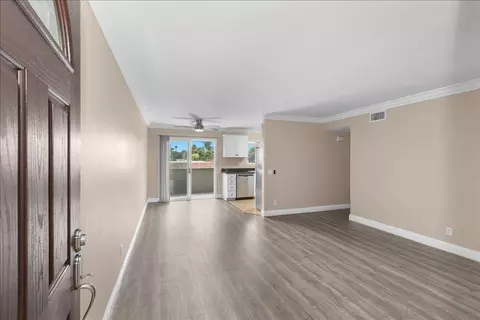 194 Avenida Descanso #H, Oceanside, CA 92057 photo 2