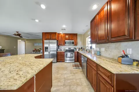 8931 Jana Ct, Spring Valley, CA 91977 photo 6