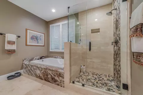 Bath - 10551 Laurel Path, Escondido, CA 92026 photo 3 of 4