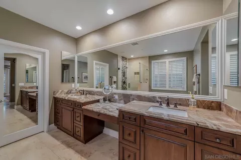 Bath - 10551 Laurel Path, Escondido, CA 92026 photo 4 of 4