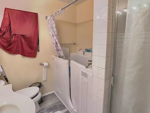Bath - 7330 Colony Rd, La Mesa, CA 91942 photo 2 of 6