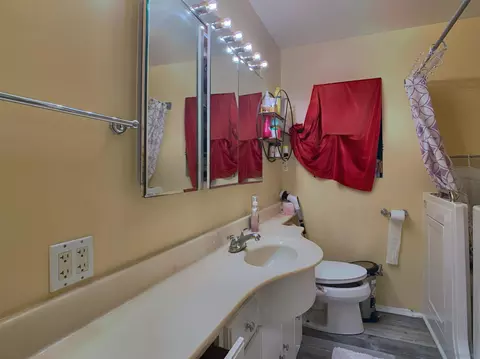 Bath - 7330 Colony Rd, La Mesa, CA 91942 photo 1 of 6