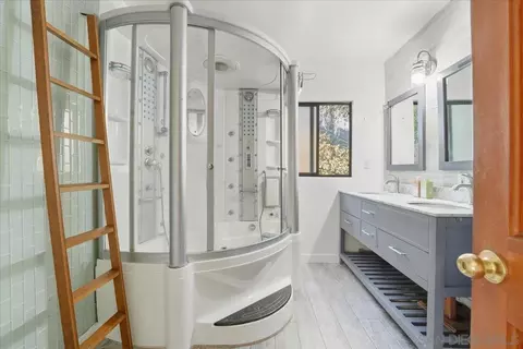 Bath - 4511 Taft Ave, La Mesa, CA 91941 photo 3 of 4