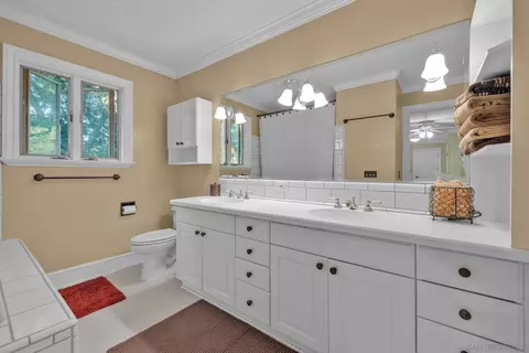 Bath - 4718 Belvedere Dr, Julian, CA 92036 photo 2 of 4