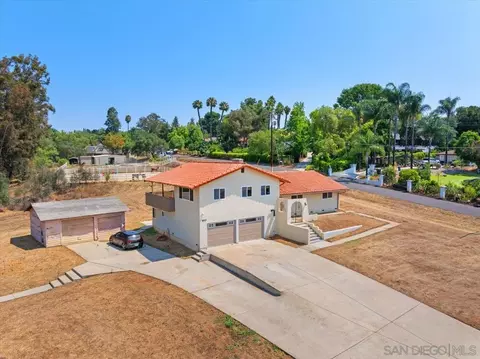 View/Area - 1610 Reche Rd, Fallbrook, CA 92028 photo 4 of 5