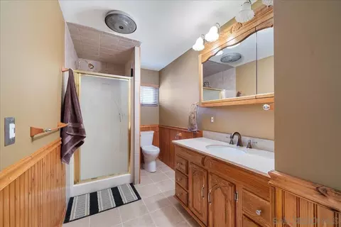 Bath - 1610 Reche Rd, Fallbrook, CA 92028 photo 3 of 4