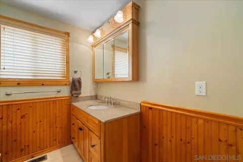 Bath - 1610 Reche Rd, Fallbrook, CA 92028 photo 1 of 4