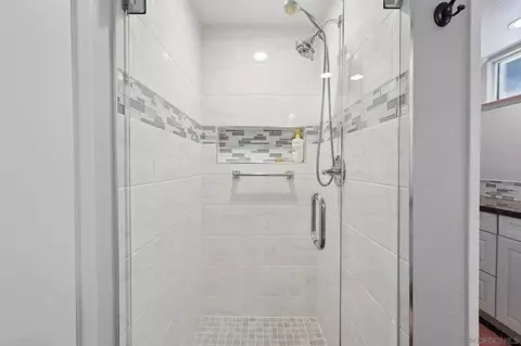 Bath - 8007 Wetherly St, La Mesa, CA 91941 photo 2 of 5