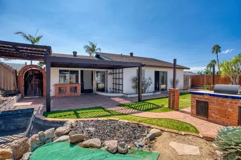 Exterior - 1718 Greentree Rd, Encinitas, CA 92024 photo 2 of 6