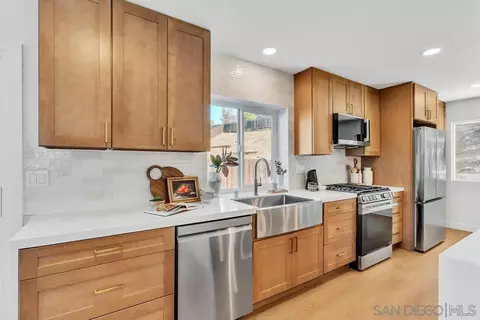 Kitchen - 2182 Farrington Dr, El Cajon, CA 92020 photo 3 of 10
