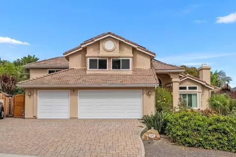 Exterior - 2252 11th St, Encinitas, CA 92024 photo 2 of 11