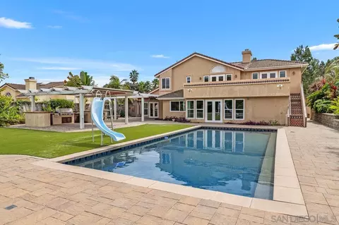 Exterior - 2252 11th St, Encinitas, CA 92024 photo 4 of 11
