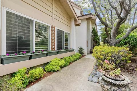 Exterior - 1608 Caminito Asterisco, La Jolla, CA 92037 photo 3 of 7