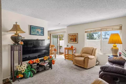 Living - 320 Grapevine Rd #9, Vista, CA 92083 photo 1 of 3
