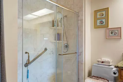 Bath - 320 Grapevine Rd #9, Vista, CA 92083 photo 3 of 3
